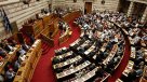 Grecia aprobó primer plan de recortes para negociar tercer rescate