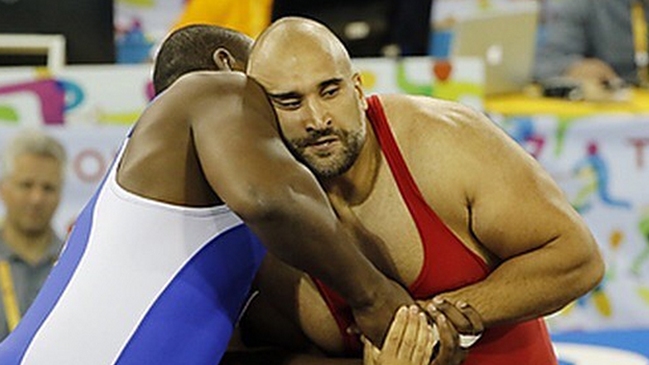 La lucha grecorromana dio otra medalla a Chile con plata de Andrés Ayub