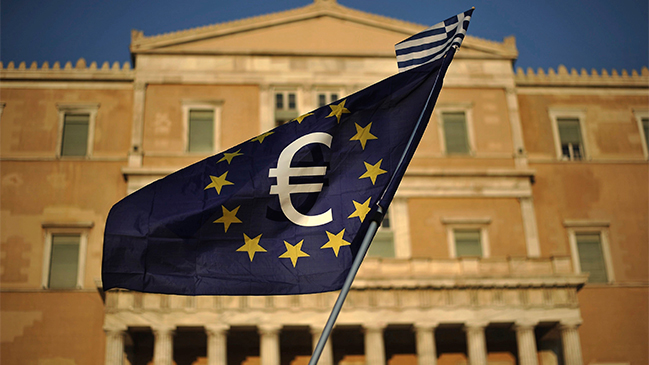 Eurozona aprobó iniciar negociaciones del tercer rescate a Grecia