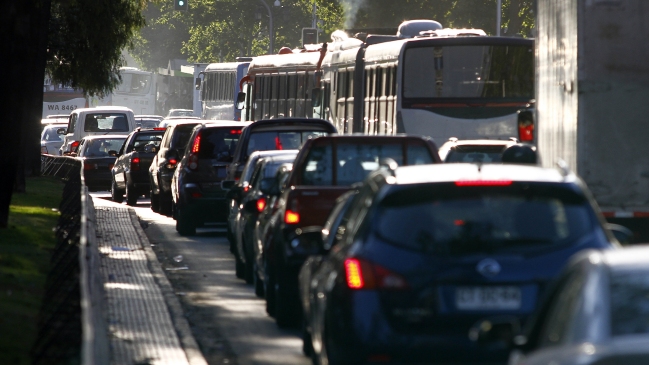 Senadores piden potenciar el transporte público antes de implementar tarificación vial