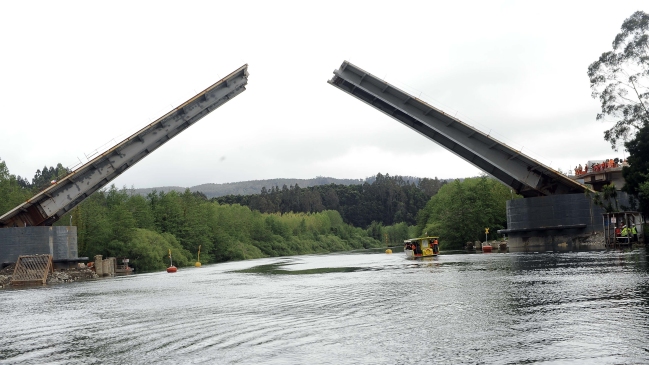 Ministro a empresa del Puente Cau Cau: 
