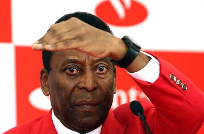 Pelé fue hospitalizado para corregir un problema en la columna