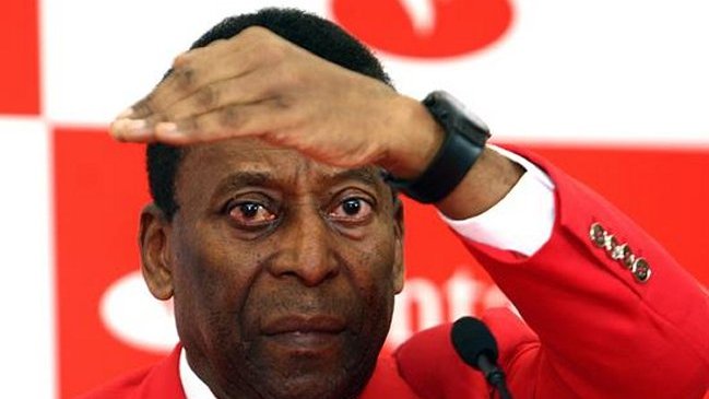 Pelé fue hospitalizado para corregir un problema en la columna