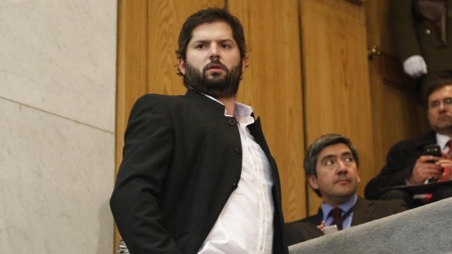 Gabriel Boric: Una reforma para los profesores sin los profesores es despotismo