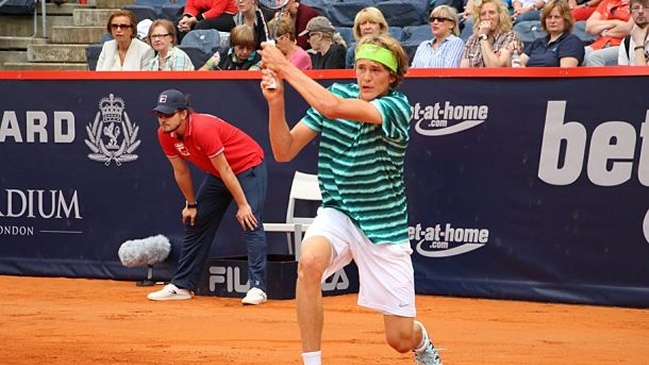 El joven alemán Zverev eliminó a Bellucci y pasó a semifinales en Bastad