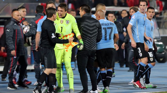 En Uruguay aseguran que Conmebol archivó las denuncias de Chile contra sus seleccionados