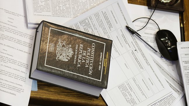 Diputados emplazan al Gobierno por nueva Constitución: Exigen 