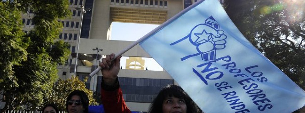 Colegio de Profesores enfrentará dividido crucial asamblea del lunes