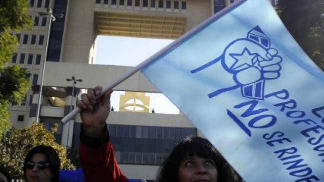 Colegio de Profesores enfrentará dividido crucial asamblea del lunes