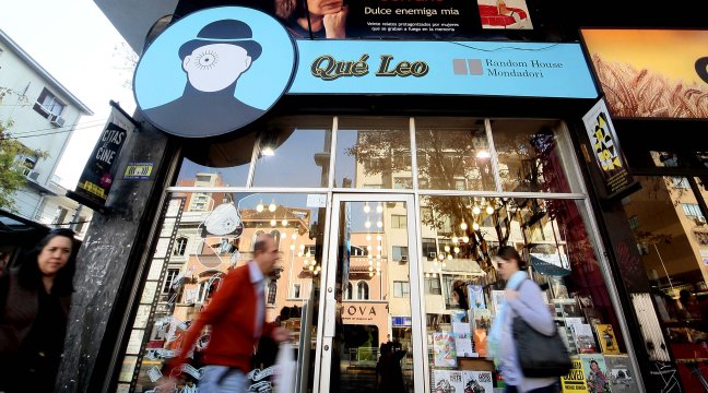 Librería no venderá libros de Fernando Villegas tras polémica por declaración