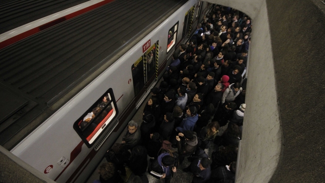 Conductores del Metro evalúan paralización de funciones