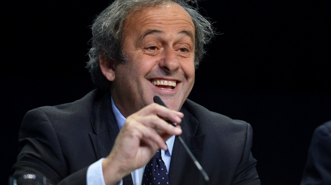 Michel Platini oficializó su candidatura a la presidencia de la FIFA