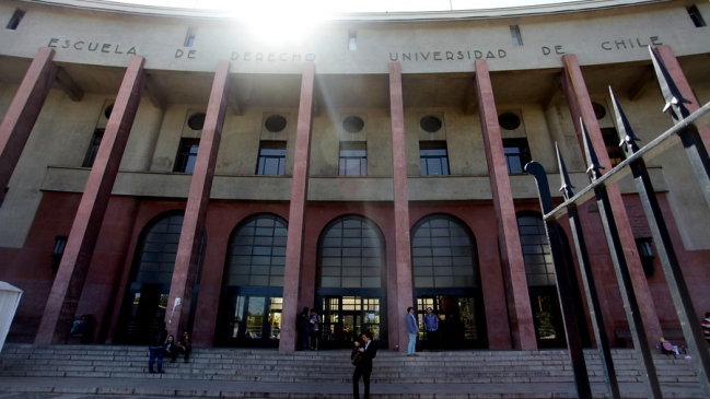 Profesor de Derecho se disculpó tras afirmar que la homosexualidad 