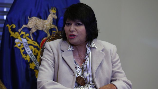 Carmen Gloria Quintana emplazó a jefe del Ejército por información sobre DD.HH.