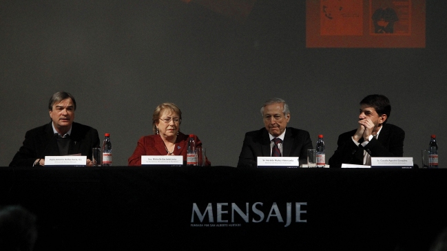 Lanzaron libro que compila artículos de la revista Mensaje entre 1975 y 1988