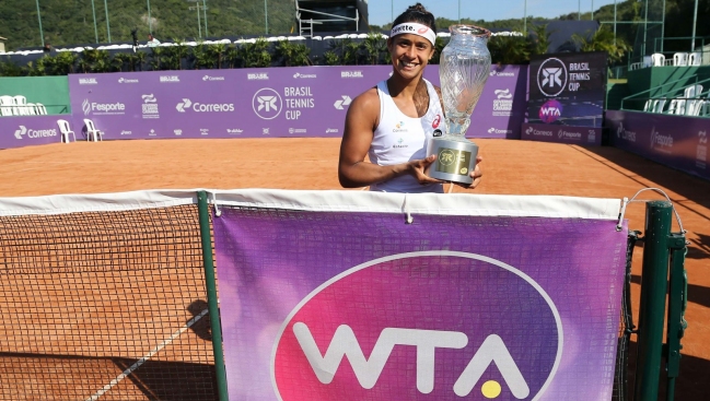Teliana Pereira venció a Annika Beck y se adjudicó el WTA de Florianópolis