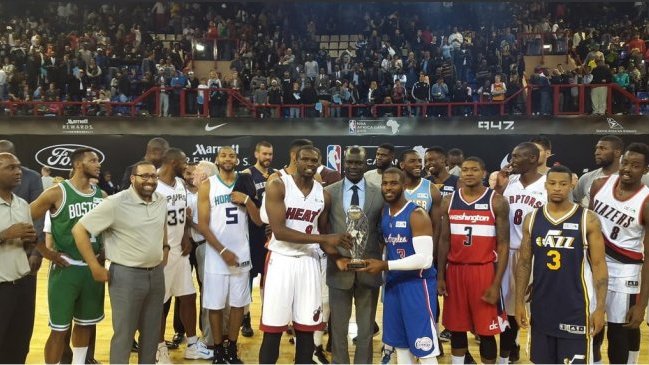 África recibió su primer duelo de la NBA en la historia