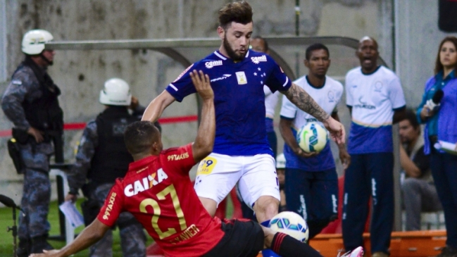 Eugenio Mena fue titular en opaco empate de Cruzeiro ante Sport Recife