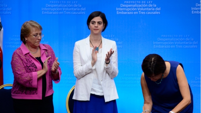 Sernam pidió que debate sobre aborto se haga 