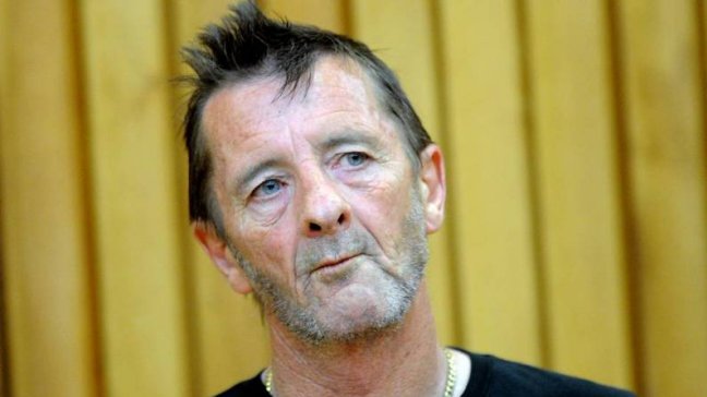 Ex baterista de AC/DC niega haber violado las condiciones de arresto