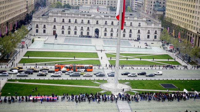 Adimark: Identificación con la oposición supera por primera vez a la del Gobierno