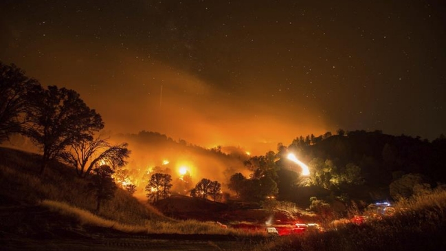 Más de 13.000 personas evacuadas por los incendios en California