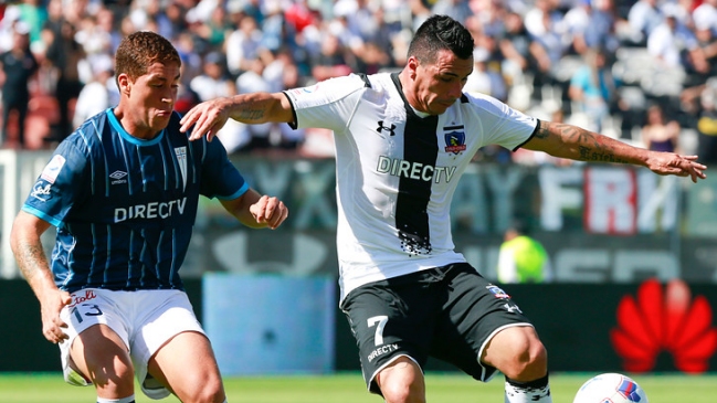 Esteban Paredes publicó fotos para aclarar que es hincha de Colo Colo