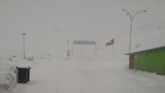 Paso Los Libertadores cerrado por malas condiciones climáticas