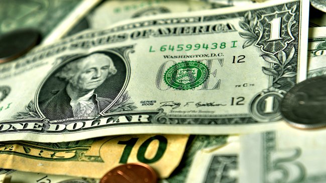 Precio del dólar podría llegar a los 700 pesos