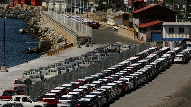 Industria prevé caída de 24% en ventas de vehículos en 2015