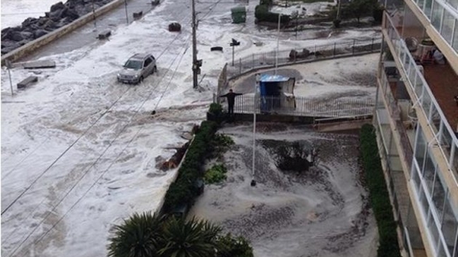 Sistema frontal: Olas de hasta seis metros por marejadas en el litoral central