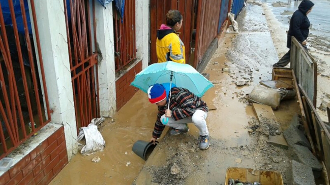 Conoce las comunas con suspensión de clases este lunes por sistema frontal