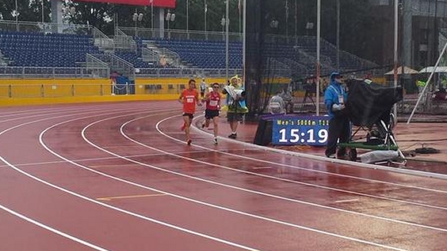 Cristián Valenzuela obtuvo plata en los 5.000 metros tras descalificación de competidor brasileño