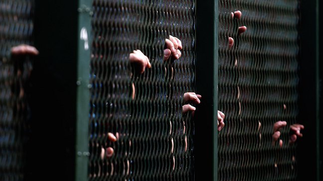 Casi el 60 por ciento de los condenados en Chile cumple sus penas en libertad