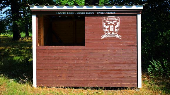 Fútbol alemán pide la suspensión de club ligado a neonazis