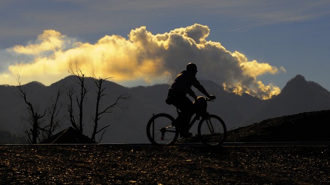 Volcanes: Reportan enjambre sísmico en Laguna del Maule y vigilan actividad del Chaitén