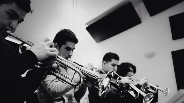 Cómo nació la unión de Cómo Asesinar a Felipes con la Conchalí Big Band