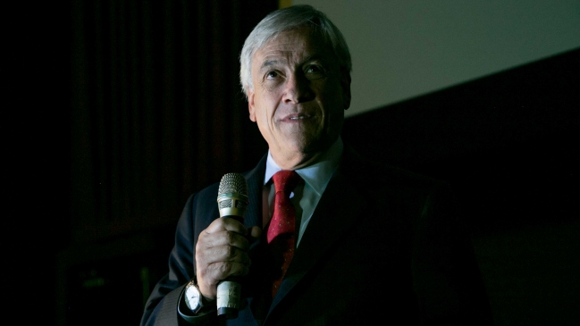 Piñera por reforma educacional: Aleja a la sociedad civil y a los padres