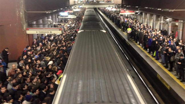Metro tras multa a joven por fotografía: Evitaremos que se repita esta situación