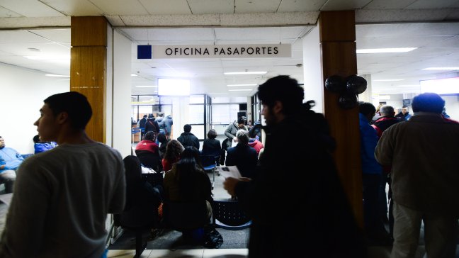 Diputados DC pidieron al Gobierno escalonar alza del pasaporte