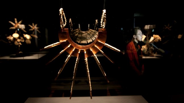 Innovadores accesorios en totora se exponen en el Centro Cultural Las Condes