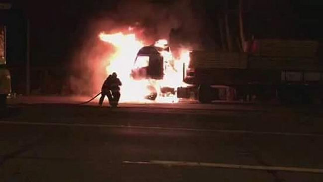 Desconocidos quemaron tres camiones en Collipulli