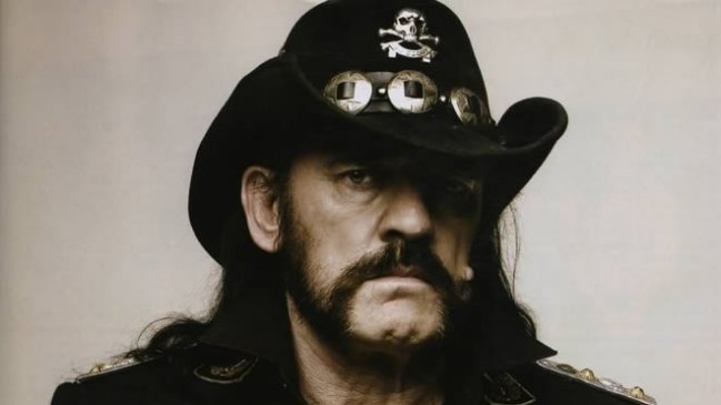 Lemmy de Motörhead cuida su salud: cambia el whisky por el vodka