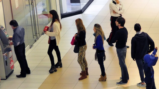 Proyecto busca aumentar requisitos a estudiantes para acceder a créditos comerciales