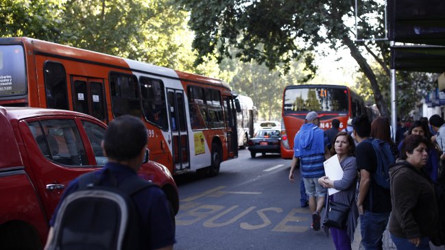 Nuevas pistas exclusivas para buses en 10 comunas de Santiago