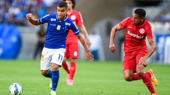 Cruzeiro de Eugenio Mena igualó en casa con Inter de Porto Alegre