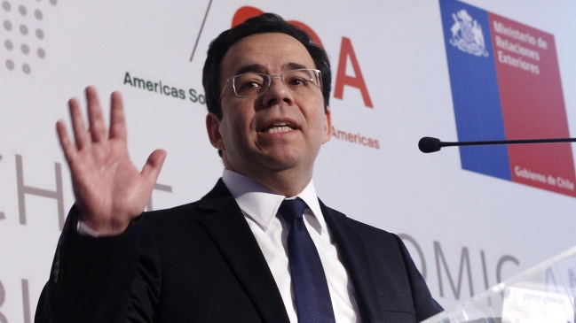 Ministro de Economía minimizó efectos adversos del alza del dólar