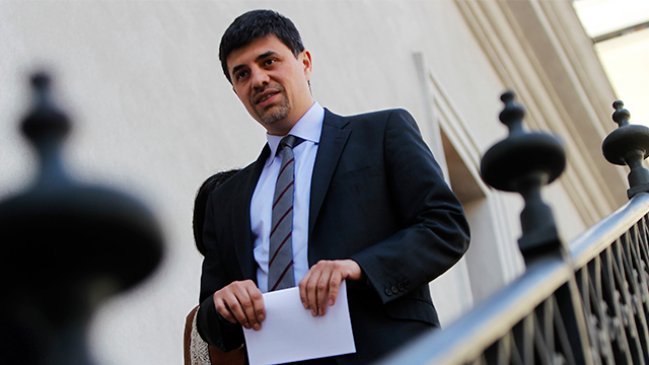 Gobierno desestimó molestia por cita Burgos-Lagos y fustigó el 