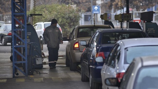 Hombre que esperaba ingresar a revisión técnica fue baleado por delincuentes