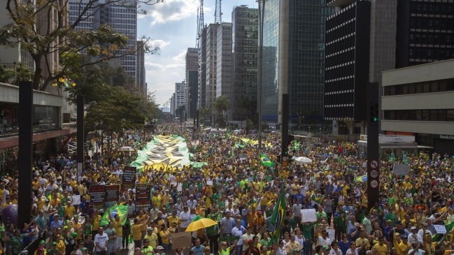 Periodista brasileño: La situación para Rousseff es desesperada